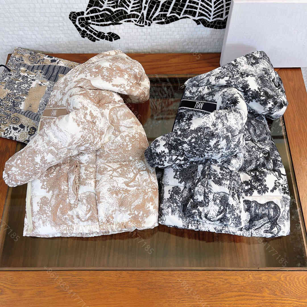 2021ss Designer kids Down jacket hat detachable logo mink fur collar brand winter high-end boys girls midi outdoor hoodie coat wholesale child cotton clothes
2021ss Designer kids Down jacket hat detachable logo mink fur collar brand winter high-end boys girls midi outdoor hoodie coat wholesale child cotton clothes