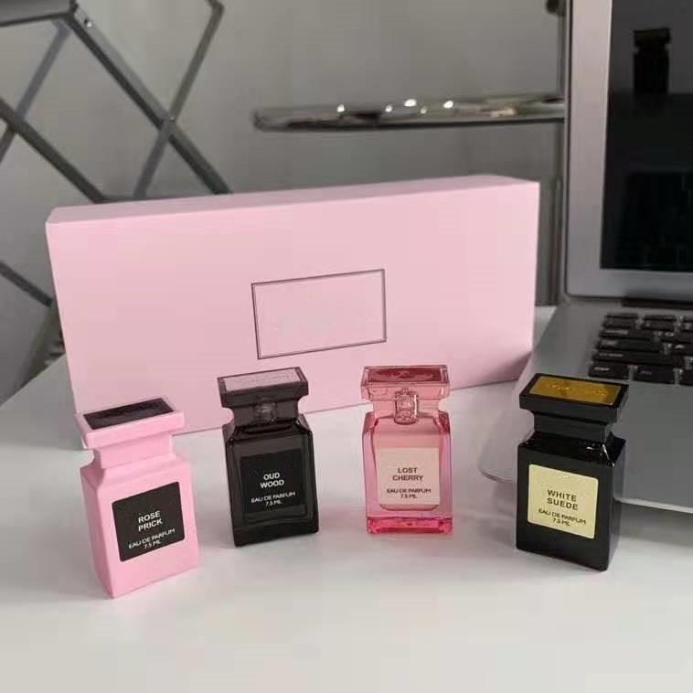 brand designer men perfume set 7.5ml * 4pcs LOST CHERRY ROSE PRICK OUD WOOD WHITE SUEDE parfum kit 4in 1 with box fragrance women spray man cologne
brand designer men perfume set 7.5ml * 4pcs LOST CHERRY ROSE PRICK OUD WOOD WHITE SUEDE parfum kit 4in 1 with box fragrance women spray man cologne