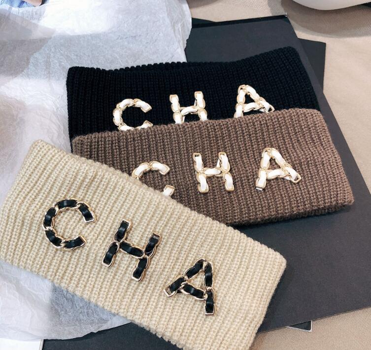 Fashion Designer Brand Letter Printing Cloth Headbands Charm Women Knitting Fabric Wide Edge HairHoop Womens Vintage Hairbands Turban Headwears Hair Accessories
Fashion Designer Brand Letter Printing Cloth Headbands Charm Women Knitting Fabric Wide Edge HairHoop Womens Vintage Hairbands Turban Headwears Hair Accessories