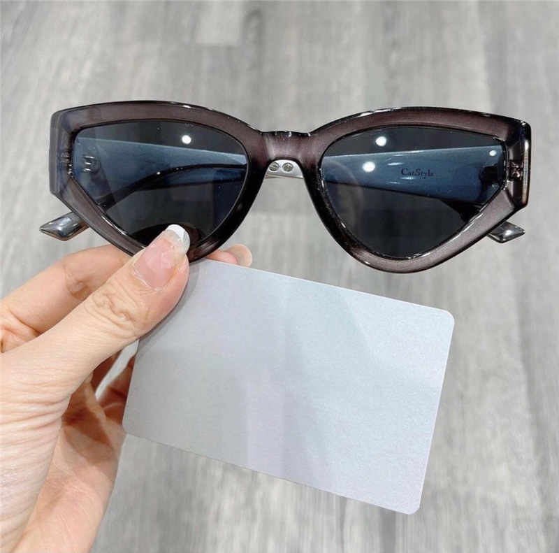 Fashion Trend designer women Cat style sunglasses Vintage charming glasses Retro avant-garde model Top quality UV Protection come with case
Fashion Trend designer women Cat style sunglasses Vintage charming glasses Retro avant-garde model Top quality UV Protection come with case