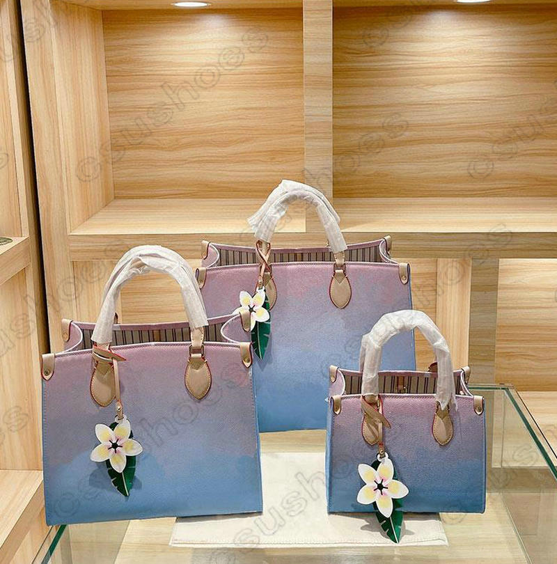 Bag OnTheGo GM MM PM Mini Tote Womens Designer Shoulder Colorful Canvas Leather Handbag With Flower Charm Large capacity On The Go Handle, No bag
Bag OnTheGo GM MM PM Mini Tote Womens Designer Shoulder Colorful Canvas Leather Handbag With Flower Charm Large capacity On The Go Handle, No bag