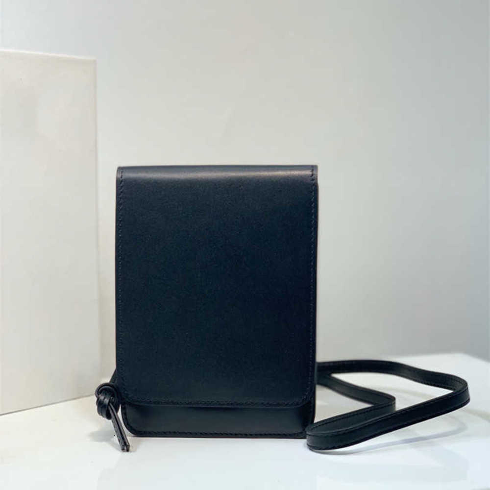 7A+Designers The latest convenient mobile phone bag 21650 Choose high quality smooth calfskin color matching Lined with suede leather Men must pay
7A+Designers The latest convenient mobile phone bag 21650 Choose high quality smooth calfskin color matching Lined with suede leather Men must pay