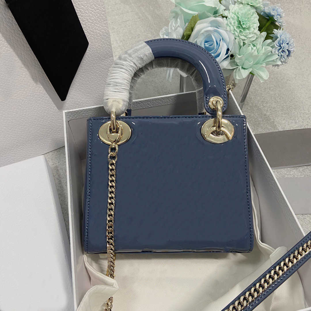 CLASSIC FLOWER Ladies Bag Classic Fashion luxury Designer handbags 5A TOP Quality Genuine Leather Lady Shoulder Bags Shopping purse hanger wallet for women, Red
CLASSIC FLOWER Ladies Bag Classic Fashion luxury Designer handbags 5A TOP Quality Genuine Leather Lady Shoulder Bags Shopping purse hanger wallet for women, Red