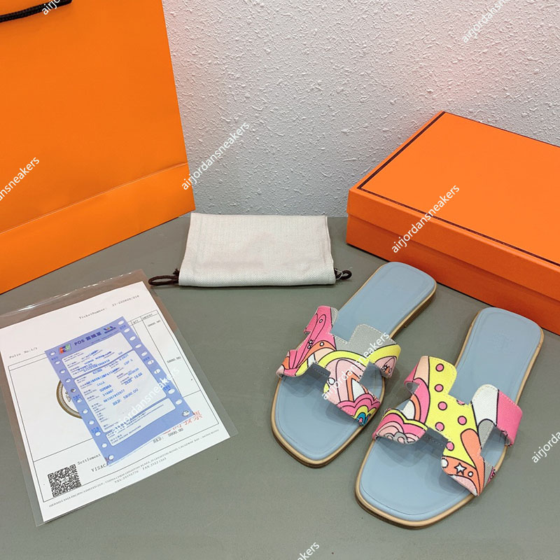 Summer high quality casual Leather Sandals, Womens fashion Luxurys Designers slippers, hotel bathroom Flip Flops, size 34-40, Black
Summer high quality casual Leather Sandals, Womens fashion Luxurys Designers slippers, hotel bathroom Flip Flops, size 34-40, Black