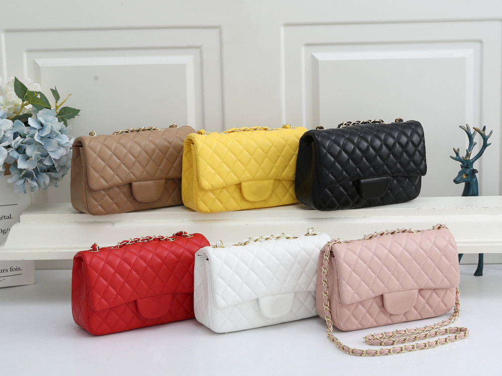 New fashion diamond chain women's bag lock classic shoulder messenger small square bag, Box
New fashion diamond chain women's bag lock classic shoulder messenger small square bag, Box