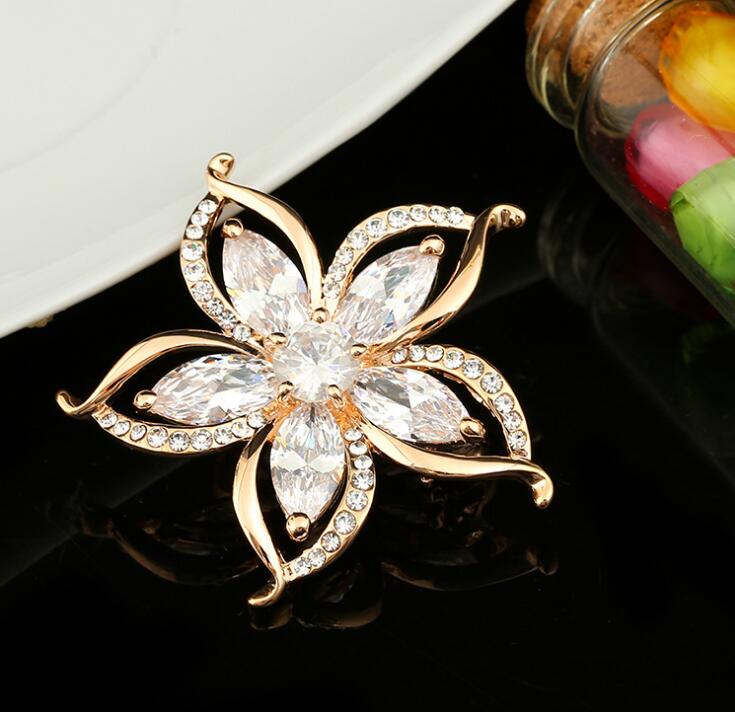 Mode dames Broches de tournesol en forme de tournesol Accessoires de vêtements Brillant strass Corsage Argent et Gold Vêtements Decoration Épingl