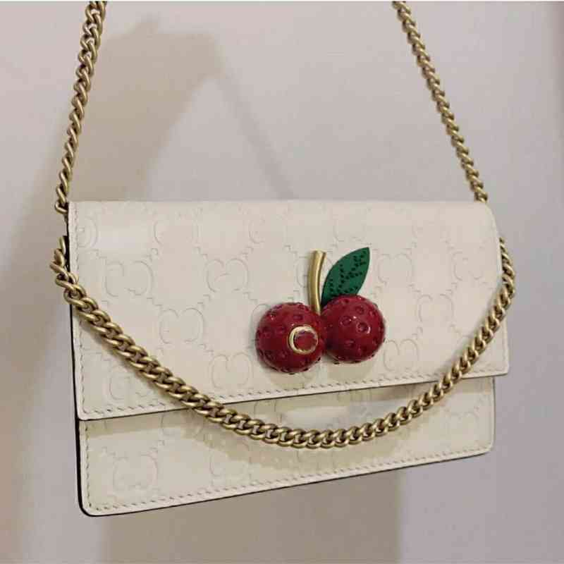 Large-capacity Handbags2021 Hooded Calfskin Small Mini Cherry Chain Women's Bag 481291 Small Square Bag One Shoulder Messenger Bag Storage b
Large-capacity Handbags2021 Hooded Calfskin Small Mini Cherry Chain Women's Bag 481291 Small Square Bag One Shoulder Messenger Bag Storage b