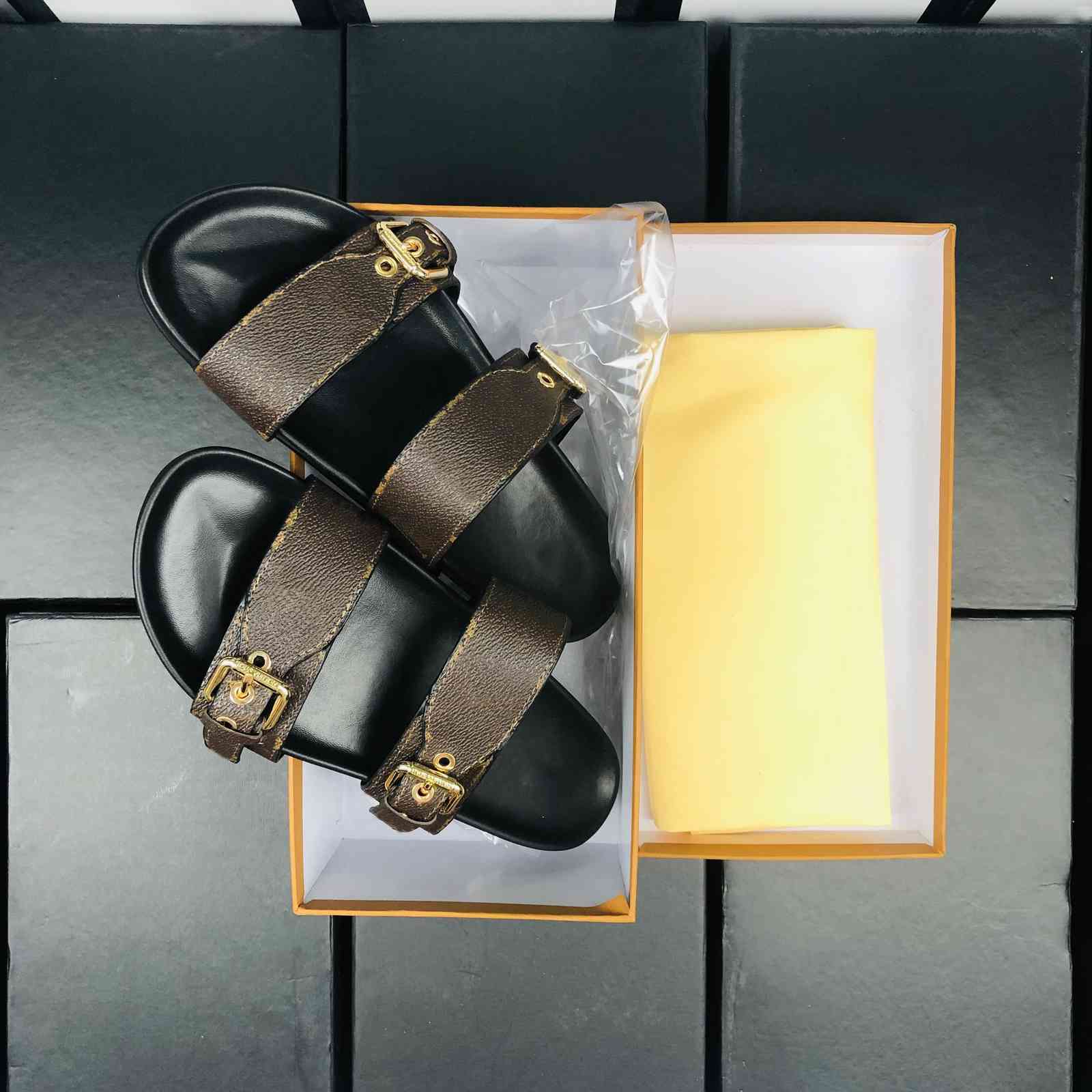 slide DIA Women BOM Summer FLAT MULE Slippers 1A3R5M Cool Effortlessly Stylish Slides 2 Straps with Adjusted Gold Buckles sandals box largeBF06
slide DIA Women BOM Summer FLAT MULE Slippers 1A3R5M Cool Effortlessly Stylish Slides 2 Straps with Adjusted Gold Buckles sandals box largeBF06