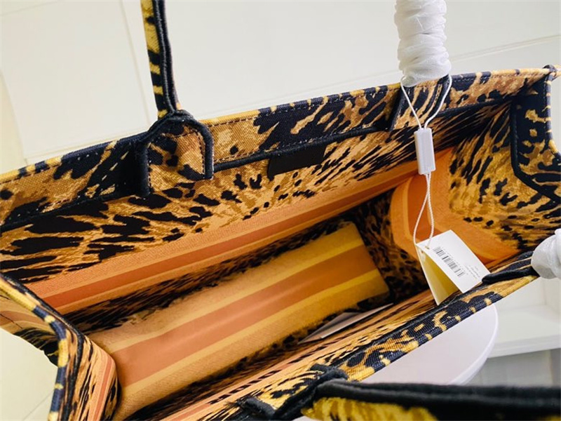 2021 Cell Phone Pocket fashion all-match luxury handbag retro box bags shoulder messenger Boston female bag, 01
2021 Cell Phone Pocket fashion all-match luxury handbag retro box bags shoulder messenger Boston female bag, 01