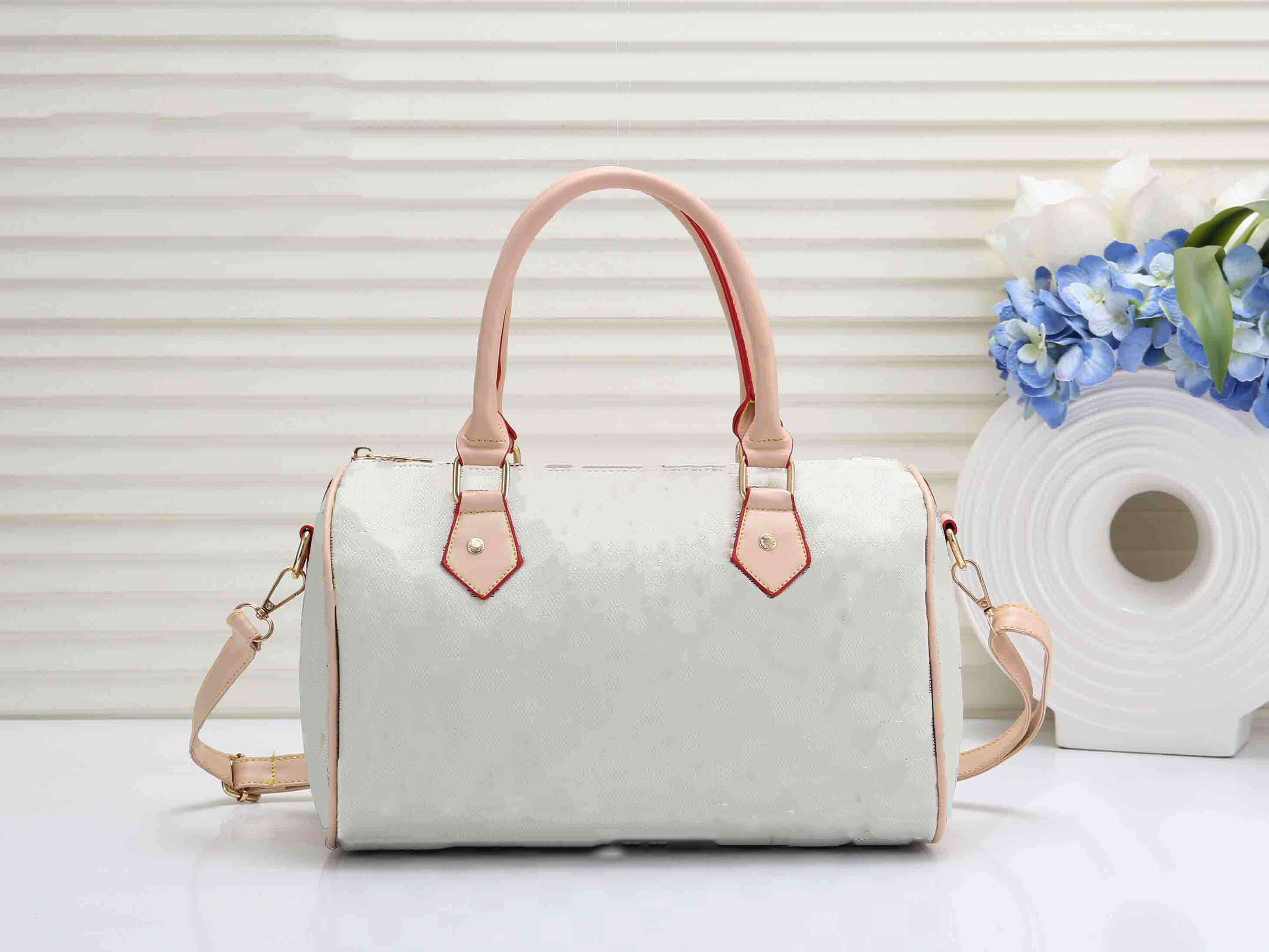Luxurys Designers Bags Handbags original High Quality Women Monogrames Leather Handbag Sac Plat Onthego Tote Crossbody Pillow Bag With shoulder straps, Brown letters#41526
Luxurys Designers Bags Handbags original High Quality Women Monogrames Leather Handbag Sac Plat Onthego Tote Crossbody Pillow Bag With shoulder straps, Brown letters#41526