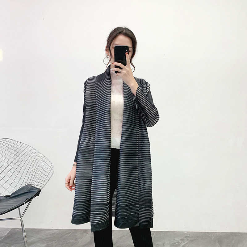 LANMREM Solid Color Scarf Collar Mid-length Cardigan Women autumn Korean Loose Pleated Coat With Belt high quality PC78 210914