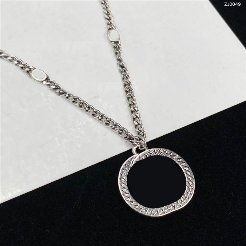 Trendy Double Letter Necklaces Couple Designer Pendant Necklace Men Women Metal Chain Long Pendants With Gift Box
Trendy Double Letter Necklaces Couple Designer Pendant Necklace Men Women Metal Chain Long Pendants With Gift Box