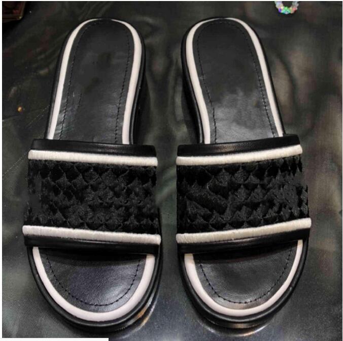 2021 designers Luxurys Brands Woman Summer slipper Rubber Beach Slide Fashion scuffs sandals delicate Embroidery Slippers concise Shoes, Black
2021 designers Luxurys Brands Woman Summer slipper Rubber Beach Slide Fashion scuffs sandals delicate Embroidery Slippers concise Shoes, Black