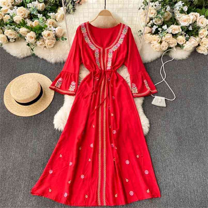 Holidays Long Dress Women Elegant Floral Embroidery Vintage V-neck Flare Sleeve Lace-up Sash A-line Party Vestidos 210603, White
Holidays Long Dress Women Elegant Floral Embroidery Vintage V-neck Flare Sleeve Lace-up Sash A-line Party Vestidos 210603, White