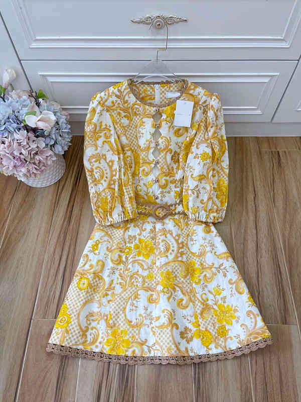 Runway Dresses Australian spring and summer vacation series, yellow swirling flower pattern mini dress 75MA
Runway Dresses Australian spring and summer vacation series, yellow swirling flower pattern mini dress 75MA