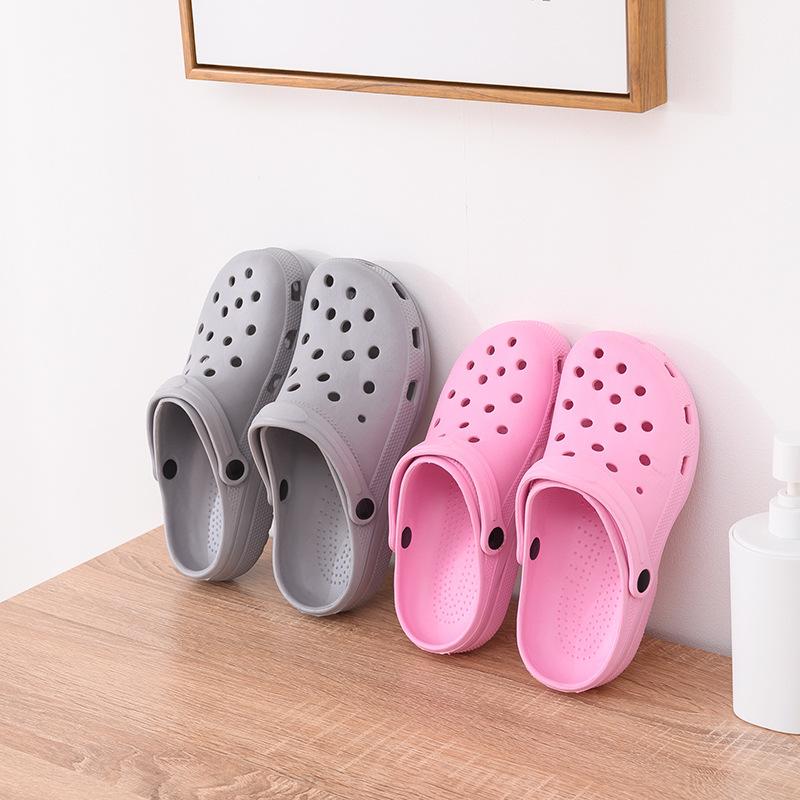 Slippers Arrival Hole Beach Sandals For Men Selling Water Mules Women Flip Flops, Black 
Slippers Arrival Hole Beach Sandals For Men Selling Water Mules Women Flip Flops, Black