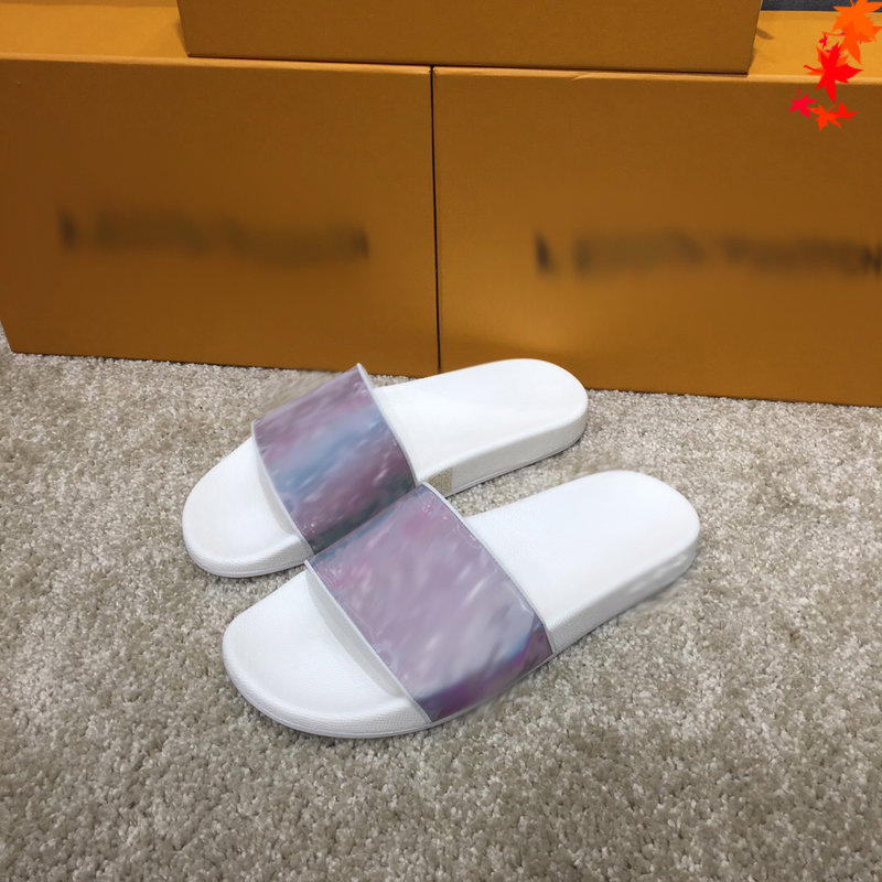 2021 Designer luxurys slippers men sandals fashion beach shoes flip flops flat non-slip classical hole slipper with box size 39-45 -G147, White
2021 Designer luxurys slippers men sandals fashion beach shoes flip flops flat non-slip classical hole slipper with box size 39-45 -G147, White