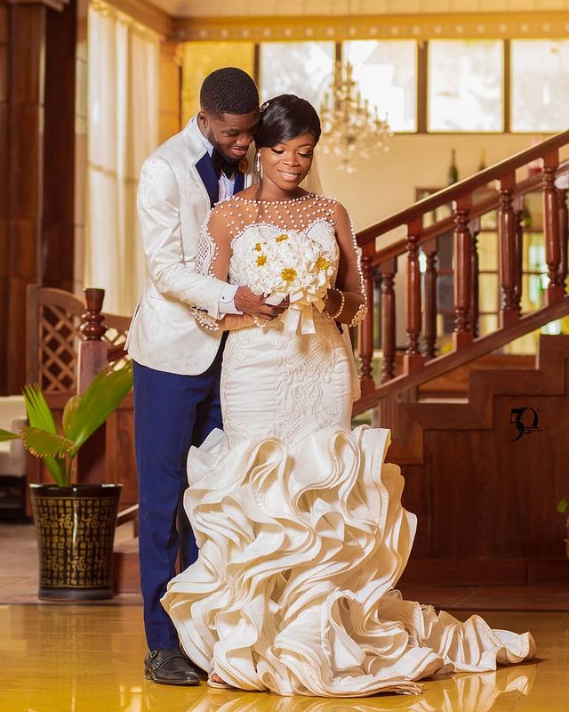 2021 Plus Size Arabic Aso Ebi Luxurious Lace Mermaid Wedding Gowns Sheer Neck Long Sleeves Pearls Tiers Bridal Dresses ZJ456