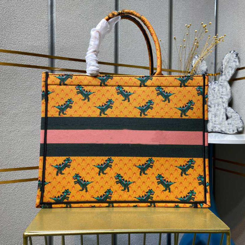 2021 Luxury Designer Tote Bag high quality large capacity canvas funny little dinosaur design women's handbag Good_bags123
2021 Luxury Designer Tote Bag high quality large capacity canvas funny little dinosaur design women's handbag Good_bags123