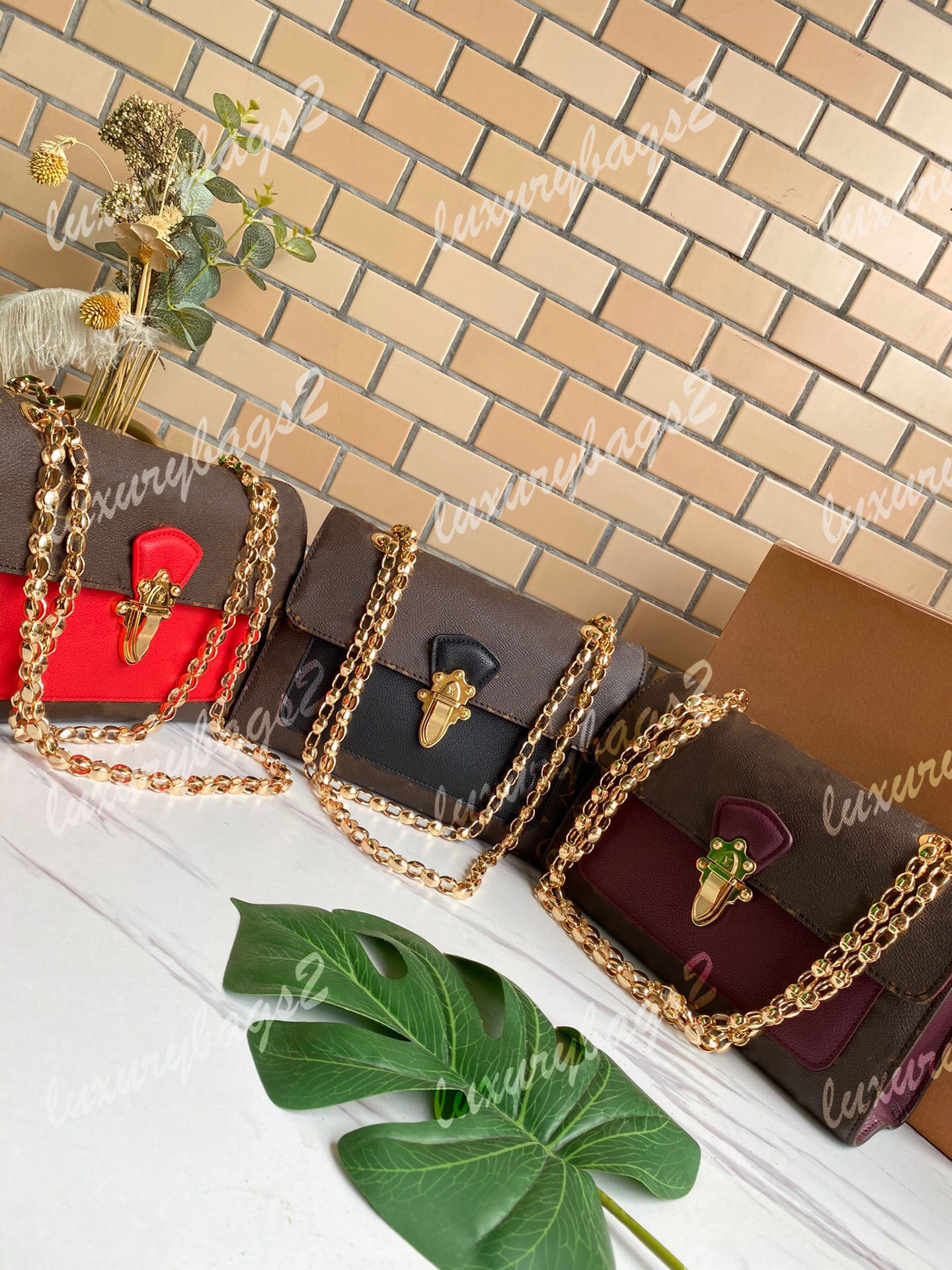 Women Luxurys Designers Bags 2021 Tote Bag Shoulder Handbag Messenger Plaid Checks Fashion Purse Total 3 Colors Letter Quality Flower Tqoxa, Oem(not for sell)
Women Luxurys Designers Bags 2021 Tote Bag Shoulder Handbag Messenger Plaid Checks Fashion Purse Total 3 Colors Letter Quality Flower Tqoxa, Oem(not for sell)