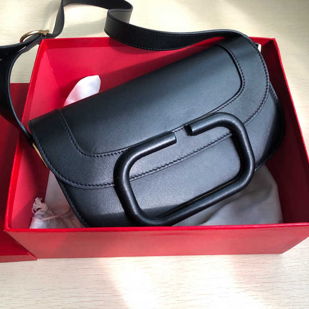 7A+Designers 2021 new style Calfskin cross body bag with adjustable shoulder straps Imported leather feels soft There are three storage pockets insidebag
7A+Designers 2021 new style Calfskin cross body bag with adjustable shoulder straps Imported leather feels soft There are three storage pockets insidebag