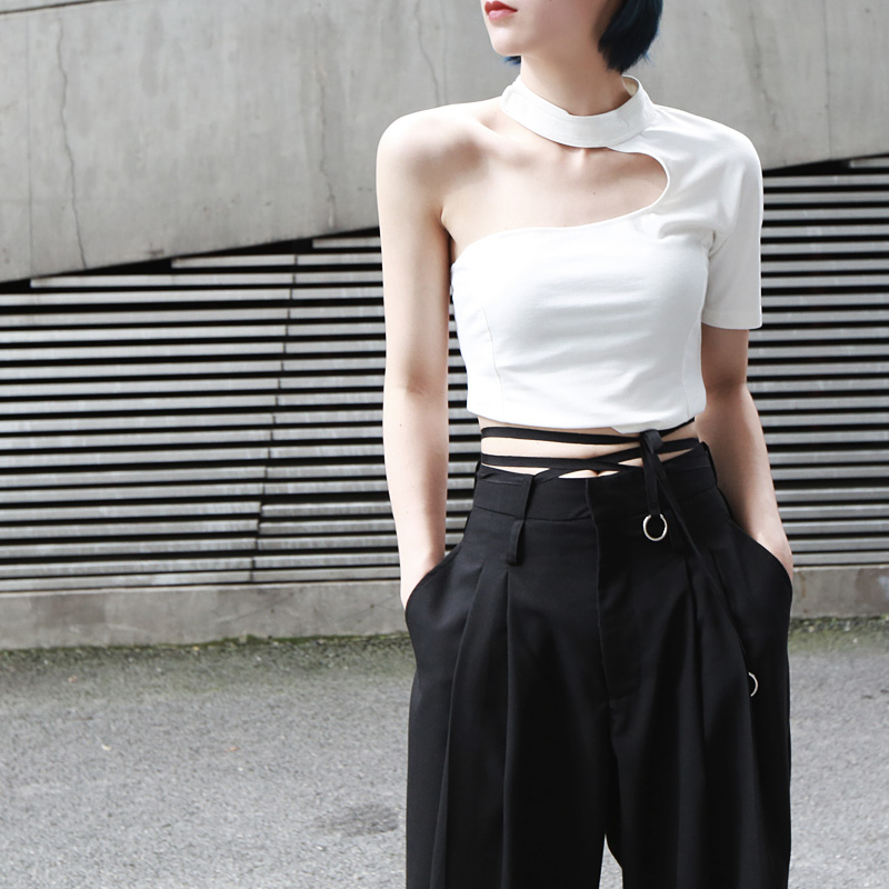 EAM Spring Summer Round Neck Short Sleeve Backless Irregular Brief Personality Tshirt Women Fashion JX391 210406