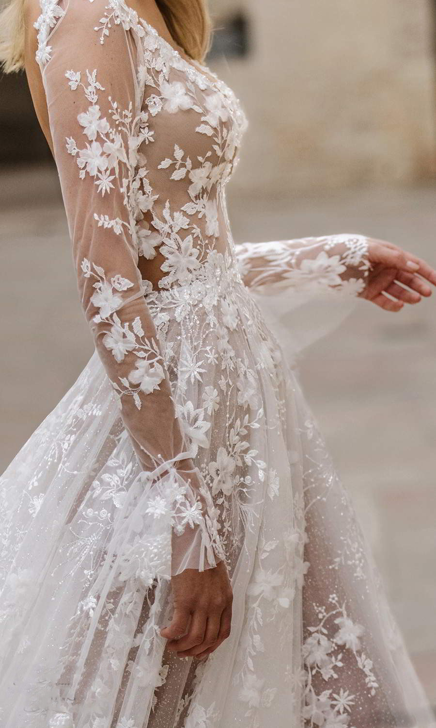 Sweet Evening Dresses V-neck Long-sleeves Back-less Custom Made Applique Race Floor-length New Designed Prom Dress Robe de mariée