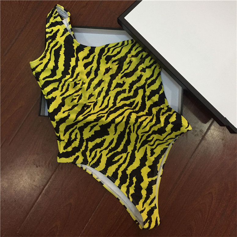 Full Animal Pattern Bikinis One Shoulder Letter Bikini Tight Fitting Beach Wear Women Skin Friendly Beachwear, As pic
Full Animal Pattern Bikinis One Shoulder Letter Bikini Tight Fitting Beach Wear Women Skin Friendly Beachwear, As pic
