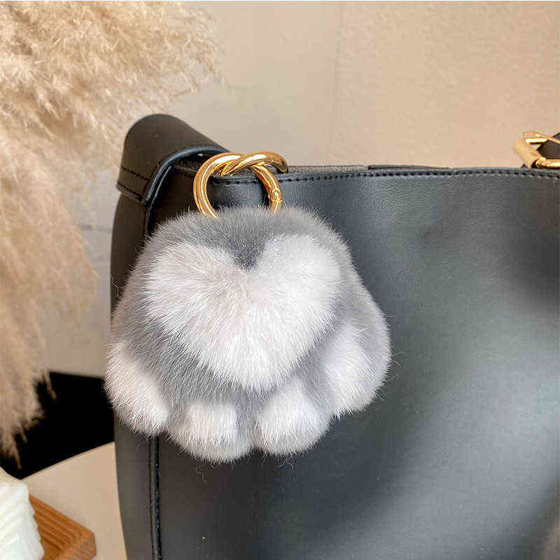 2021 Women Car Key Pendant Mink Fur Cat Paw Toy Keychain Cute Bag Charm Ornaments Soft Pompom Plush Cute Bear Claw Key Rings H1126