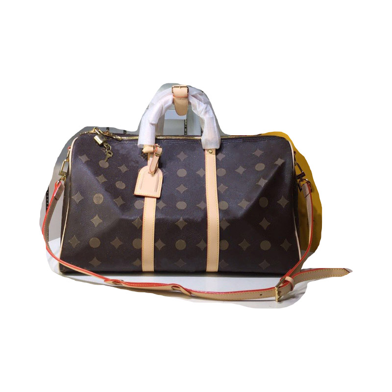 Designer luxury leather men and women travel tote bag cross body large capacity outdoor leisure top quality 
Designer luxury leather men and women travel tote bag cross body large capacity outdoor leisure top quality