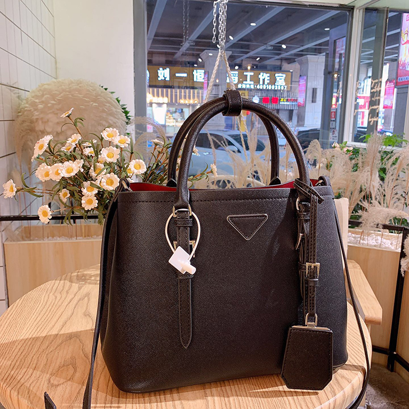 2022 Luxury Quality Handbag Designer Ladies tote bag Crossbody Fashion Brand Large Capacity Cowhide Leather Detachable Shoulder Strap, Color 2
2022 Luxury Quality Handbag Designer Ladies tote bag Crossbody Fashion Brand Large Capacity Cowhide Leather Detachable Shoulder Strap, Color 2