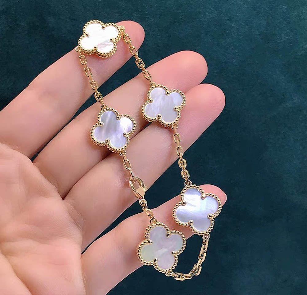 5 Colors Fashion Classic 4/Four Leaf Clover Charm Bracelets Bangle Chain 18K Gold Agate Shell Mother-of-Pearl for Women&Girl, Black
5 Colors Fashion Classic 4/Four Leaf Clover Charm Bracelets Bangle Chain 18K Gold Agate Shell Mother-of-Pearl for Women&Girl, Black