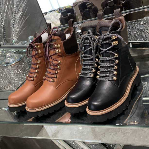 Classic Martin Boots Designer Winter Thick Women's Shoes 100% Leather Flamingo Love Wrigley Lace-up Ladies High Heels Large Size 35-41
Classic Martin Boots Designer Winter Thick Women's Shoes 100% Leather Flamingo Love Wrigley Lace-up Ladies High Heels Large Size 35-41