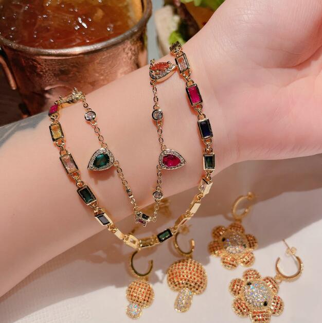 Pendant Necklaces Oil Painting Red Drop Gemstone Necklace 18K Rainbow Zircon Fringe Rectangular Medieval Women Neck Chain Jewelry
Pendant Necklaces Oil Painting Red Drop Gemstone Necklace 18K Rainbow Zircon Fringe Rectangular Medieval Women Neck Chain Jewelry