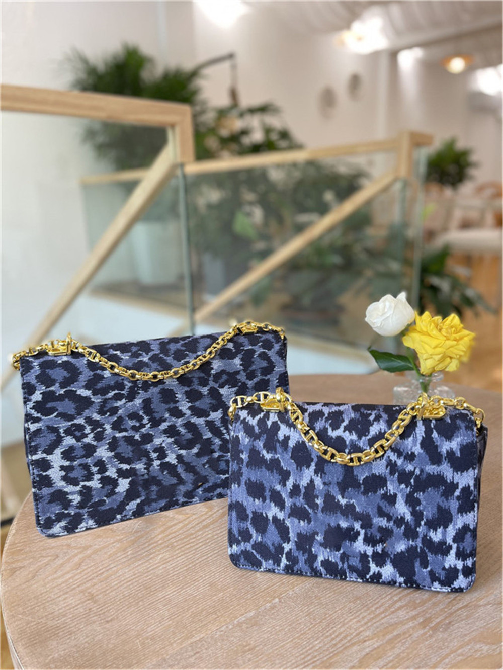 Classic Hot sold Genuine leather Top quality womens shoulder bag designer tote Fashion women Luxurys Designers handbags key chain crossbody bags Two size 24and22cm, Blue
Classic Hot sold Genuine leather Top quality womens shoulder bag designer tote Fashion women Luxurys Designers handbags key chain crossbody bags Two size 24and22cm, Blue