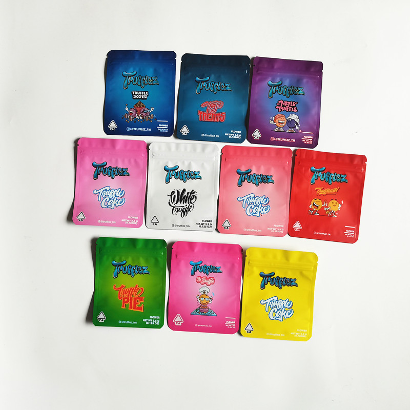 White Trufflez Scotti Cake Pie Tiuffle Bag 3.5g smell Cookies childproof zipper package Flower Mylar
White Trufflez Scotti Cake Pie Tiuffle Bag 3.5g smell Cookies childproof zipper package Flower Mylar