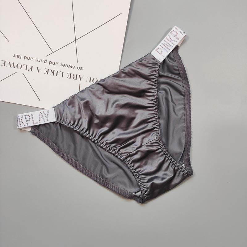Women's Panties Ladies Underwear Briefs Women 's Ice Silk Sexy High Waist Seamless Solid Color Rhinestone Letter LOVE Good Elasticity, Black
Women's Panties Ladies Underwear Briefs Women 's Ice Silk Sexy High Waist Seamless Solid Color Rhinestone Letter LOVE Good Elasticity, Black