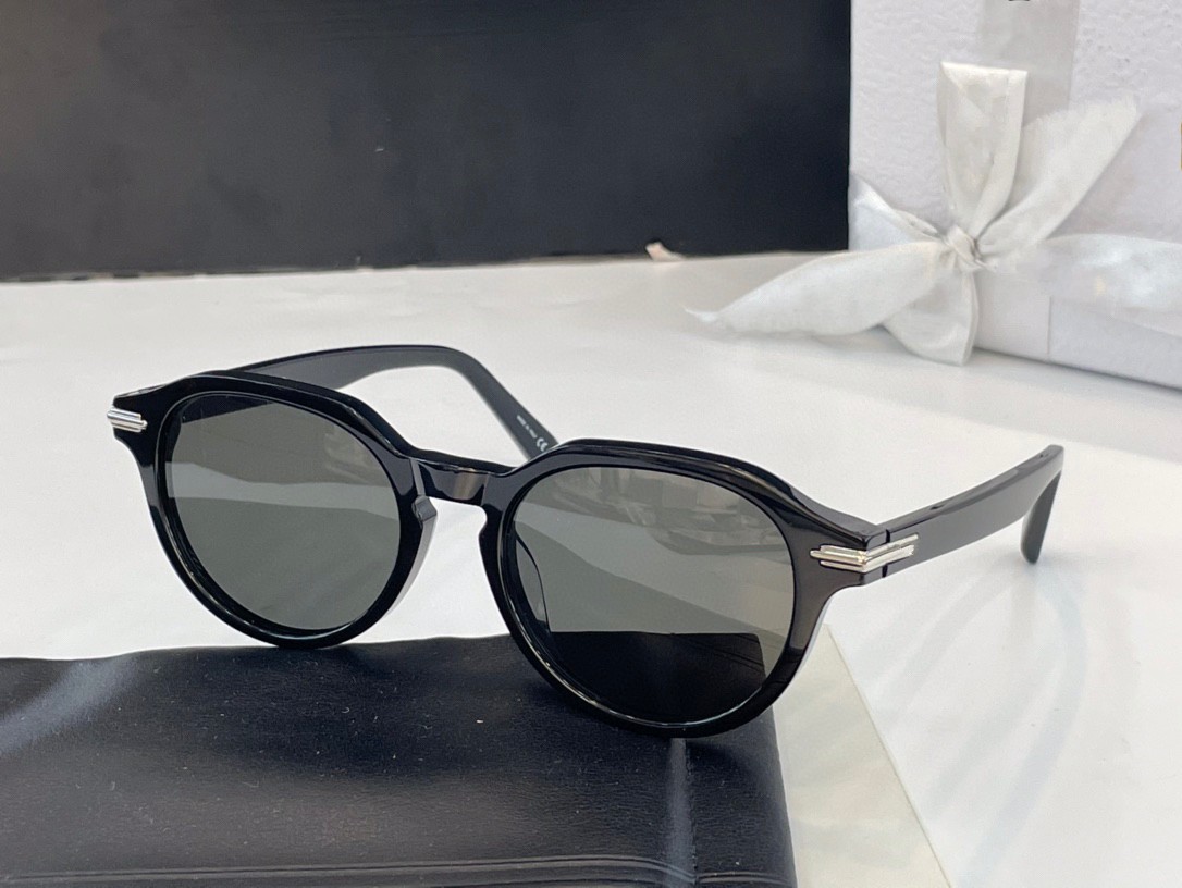 Mens Sunglasses for women R21 men sun glasses womens fashion style protects eyes UV400 lens top quality with case
Mens Sunglasses for women R21 men sun glasses womens fashion style protects eyes UV400 lens top quality with case