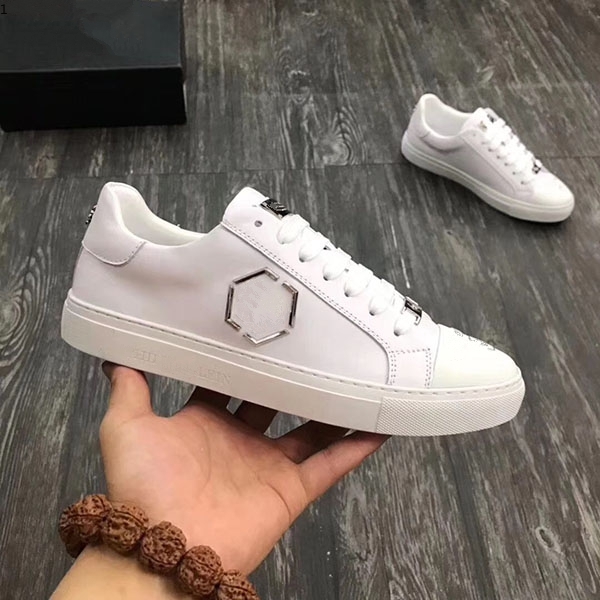 Prad 2021 new high quality outdoor casual shoes, real leather straps spikes set low-top sneakers metal outdoor with shoes MJK0004
Prad 2021 new high quality outdoor casual shoes, real leather straps spikes set low-top sneakers metal outdoor with shoes MJK0004