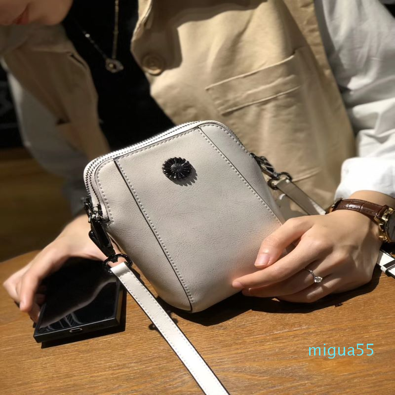 Designer fashion 100% mobile bag spring leather leisure oil wax leather single shoulder small bags renaissance woman bag, Red
Designer fashion 100% mobile bag spring leather leisure oil wax leather single shoulder small bags renaissance woman bag, Red