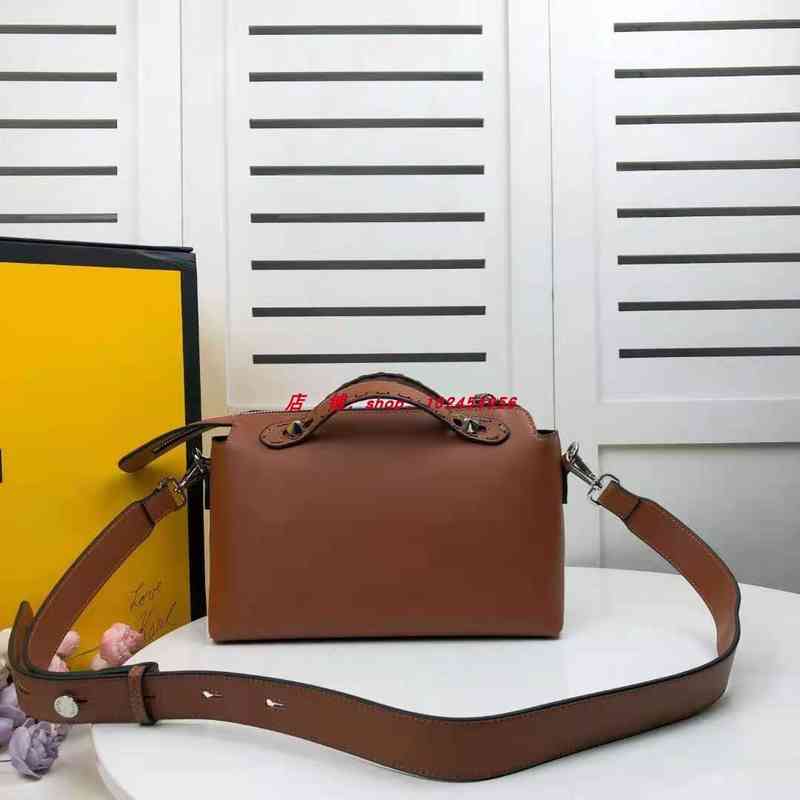 2021 Fend Women Luxurys Handbag New F-letter Single Shoulder Bag Cowhide Messenger Letter Leather Boston Pillow Women's
2021 Fend Women Luxurys Handbag New F-letter Single Shoulder Bag Cowhide Messenger Letter Leather Boston Pillow Women's