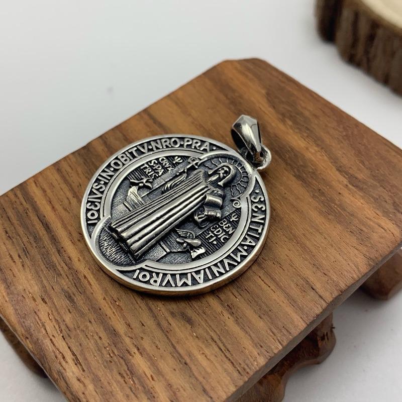 Pendant Necklaces Sterling Silver Italian Exorcism Saint Benedict Men's And Women's Wild Personality Necklace
Pendant Necklaces Sterling Silver Italian Exorcism Saint Benedict Men's And Women's Wild Personality Necklace