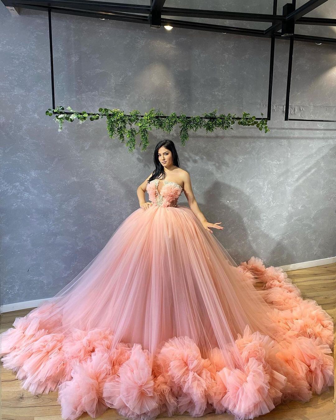 Dusty Pink Princess Quinceanera Dress Perals Beading V Neck Glitter Sequins Ruffles Party Sweet 16 Gown Vestidos De 15 Años