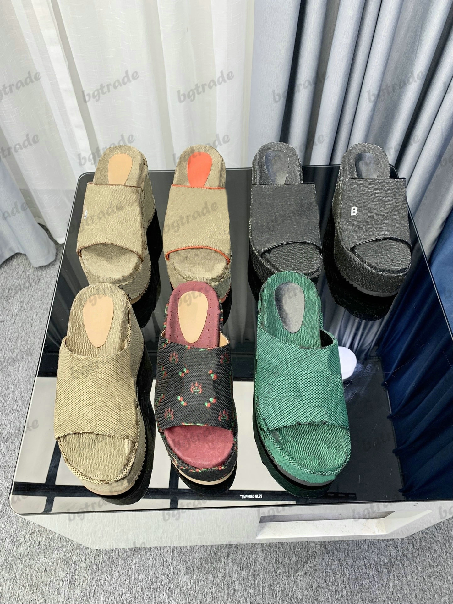 Women's Angelina Platform Slide Sandal Designer High heel Slippers Multicolor Camel and ebony maxi canvas Womens Luxurys Slides rubber, Black
Women's Angelina Platform Slide Sandal Designer High heel Slippers Multicolor Camel and ebony maxi canvas Womens Luxurys Slides rubber, Black