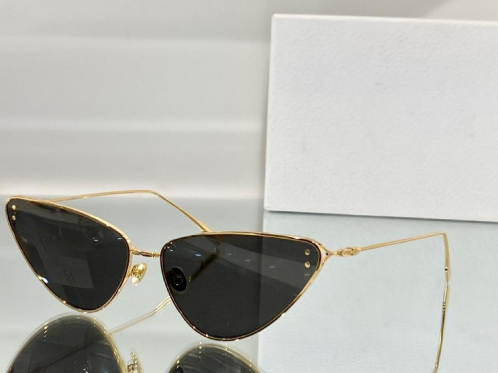 SUNGLASSES For Women Men Summer Style B1U Anti-Ultraviolet Retro Plate Full Frame Eyeglasses Comes Random Box
SUNGLASSES For Women Men Summer Style B1U Anti-Ultraviolet Retro Plate Full Frame Eyeglasses Comes Random Box