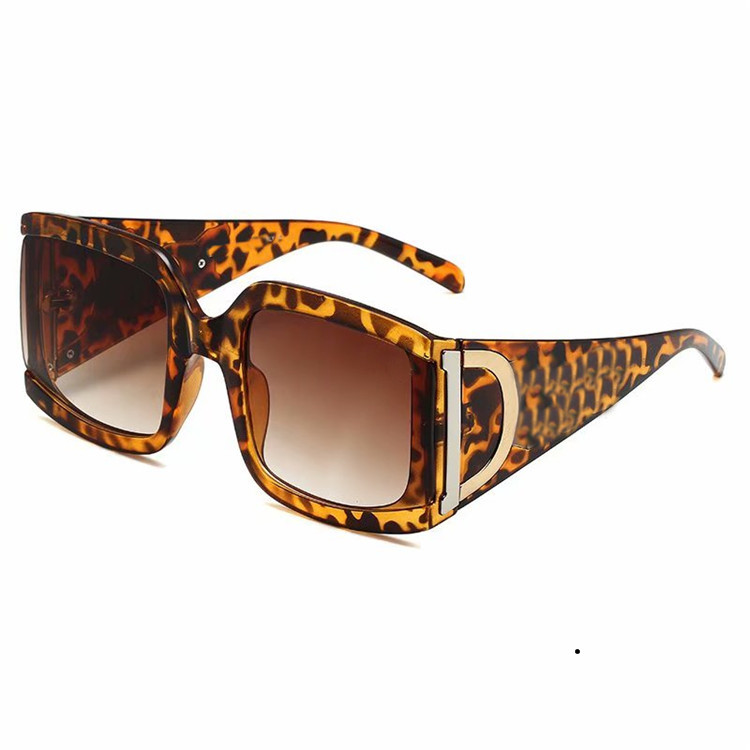 New Arrival 2019 Oversized Square Bee Sunglasses Women Brand Metal Frame Gradient Sun Glasses Shade For WomanUV400 1843, White;black
New Arrival 2019 Oversized Square Bee Sunglasses Women Brand Metal Frame Gradient Sun Glasses Shade For WomanUV400 1843, White;black