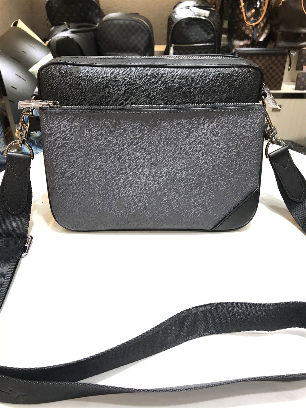 2021 fashion iconic men pochette trio messenger bag 3 pieces Black Grey Floral Canvas Crossbody Bag Coin Purse Key Pouch, Box
2021 fashion iconic men pochette trio messenger bag 3 pieces Black Grey Floral Canvas Crossbody Bag Coin Purse Key Pouch, Box