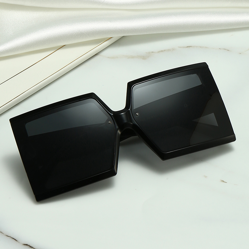 2021 color 5 brand special material PVC Womens sunglasses UV400 Mens outdoor sports glasses stylish comfortable design With box
2021 color 5 brand special material PVC Womens sunglasses UV400 Mens outdoor sports glasses stylish comfortable design With box