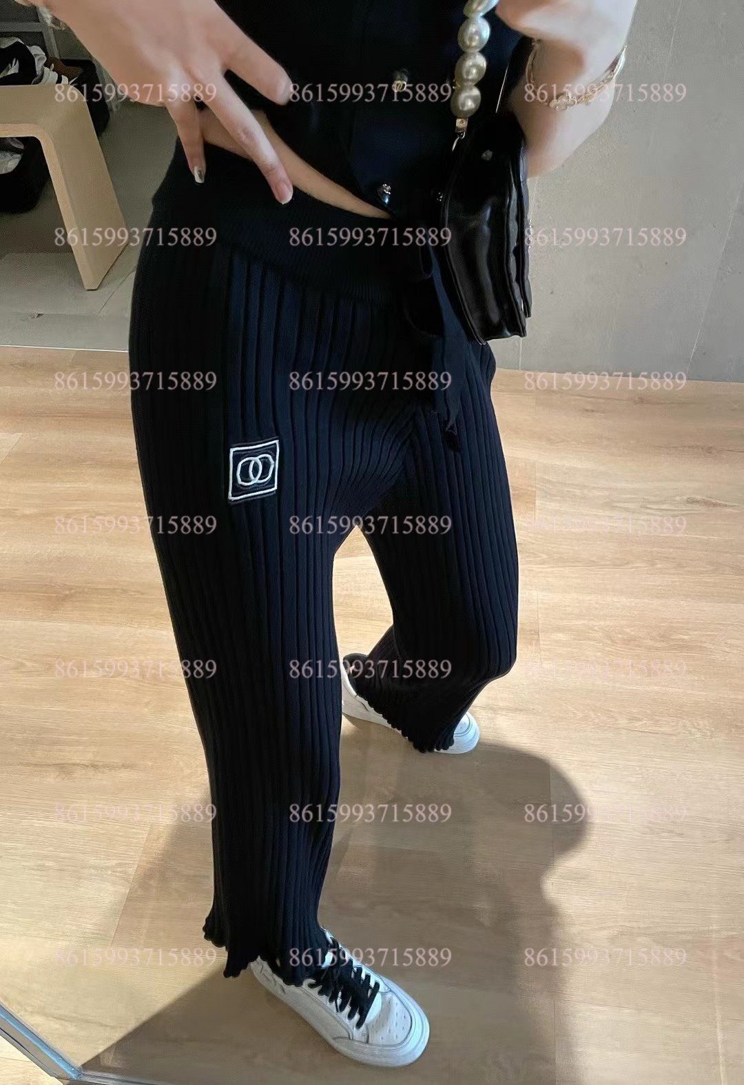 fashion brand Women's pants Mid-ancient style knitted sweatpants Loose waist turnip trousers size SML, Black;white
fashion brand Women's pants Mid-ancient style knitted sweatpants Loose waist turnip trousers size SML, Black;white