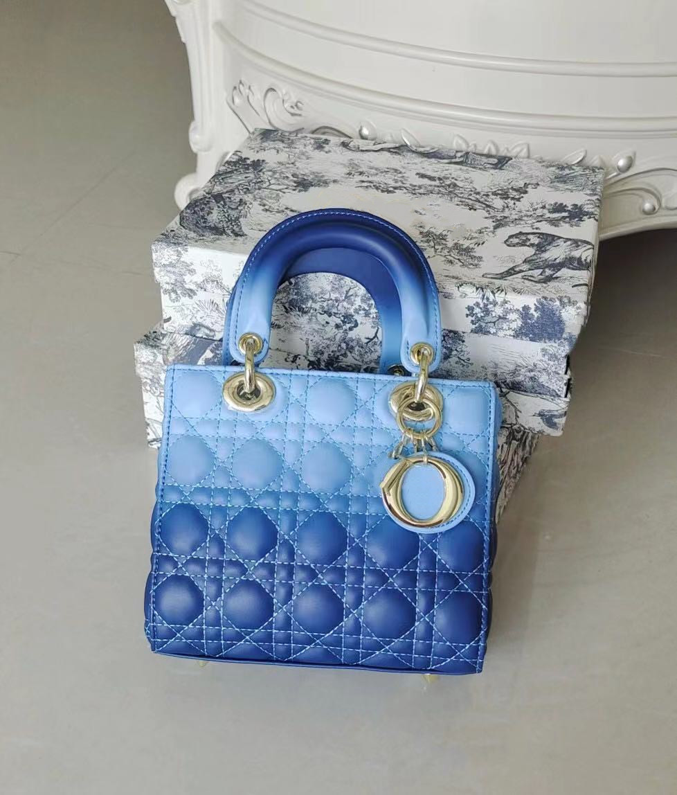 Top brand mini designer luxury belt box lady shoulder bag leather houndstooth fabric CrossBodybag saddle handbag high quality handbag, 01
Top brand mini designer luxury belt box lady shoulder bag leather houndstooth fabric CrossBodybag saddle handbag high quality handbag, 01